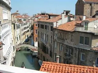 البندقية Locanda Delle Acque 2*,  إيطاليا